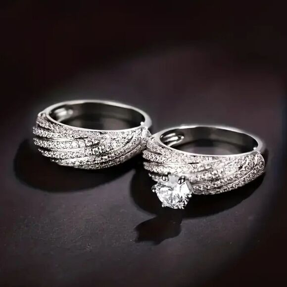 Enchanting two-piece diamond wedding ring set sz 10 - Picture 1 of 12